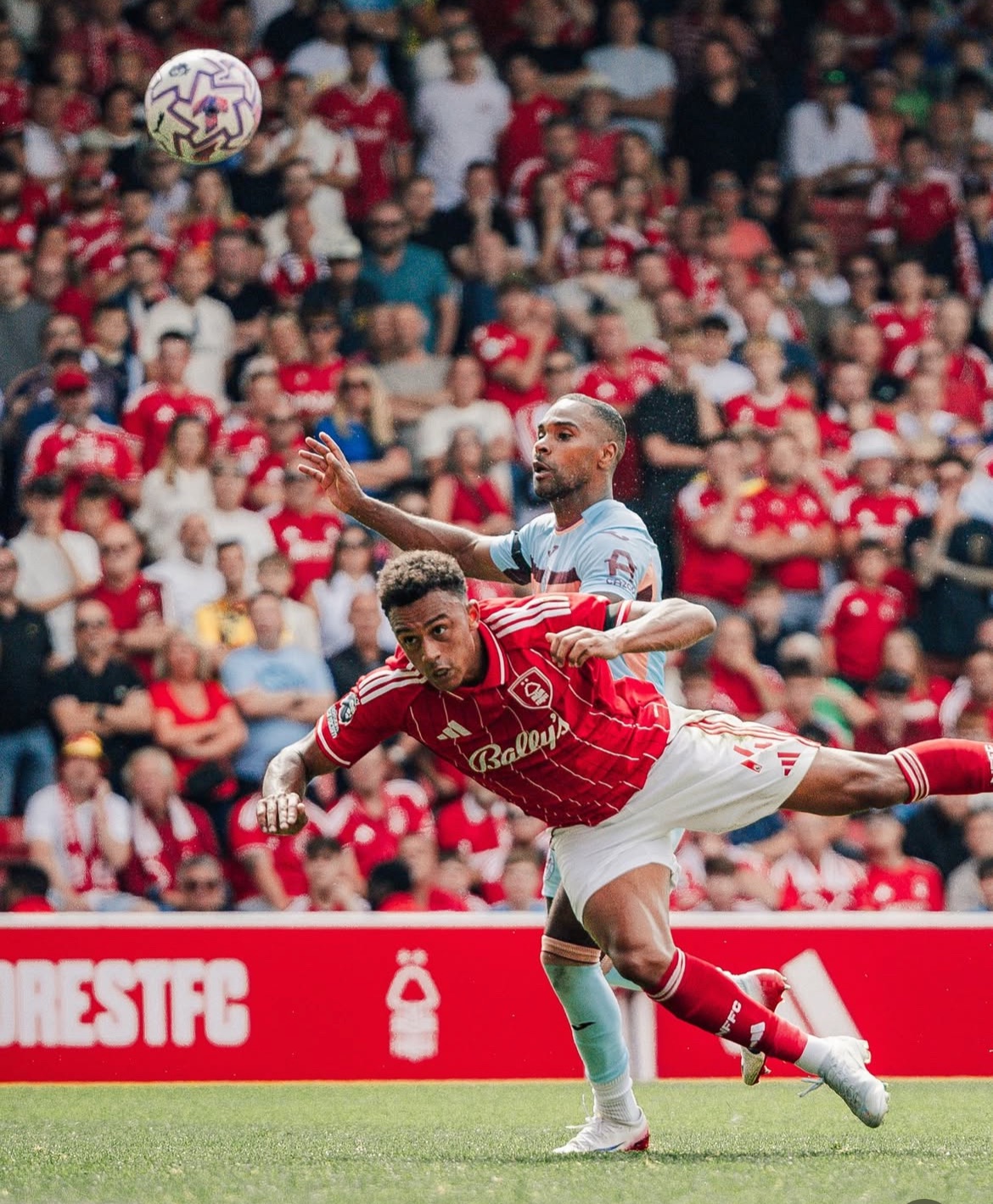 Dan Ndoye brille pour ses débuts en Premier League avec Nottingham Forest